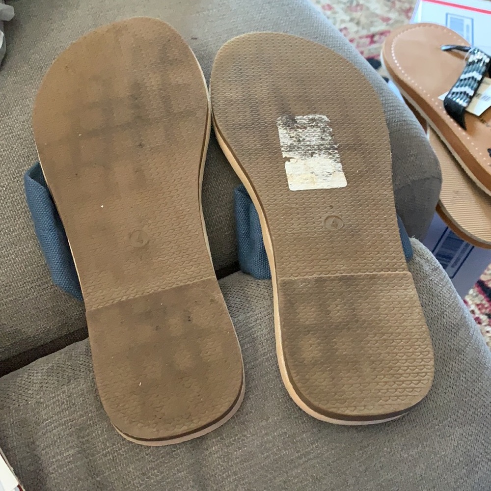 Slightly worn sandals - Picture 2 of 2